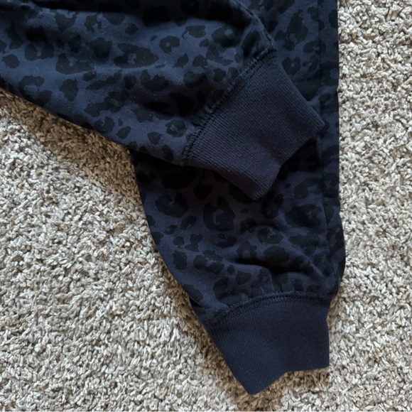 VS Pink Lounge Set - Picture 5 of 10